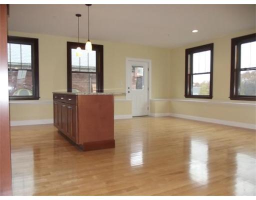 159 Moore St U6